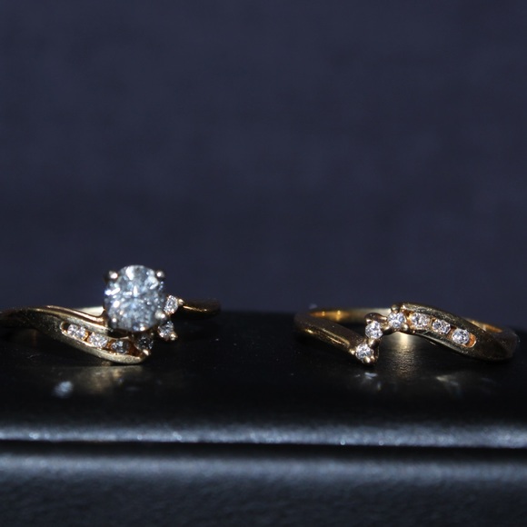 🌴 14-K Gold Wedding Band Set - Picture 11 of 14